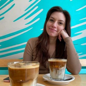 Meet your Posher, Alexis